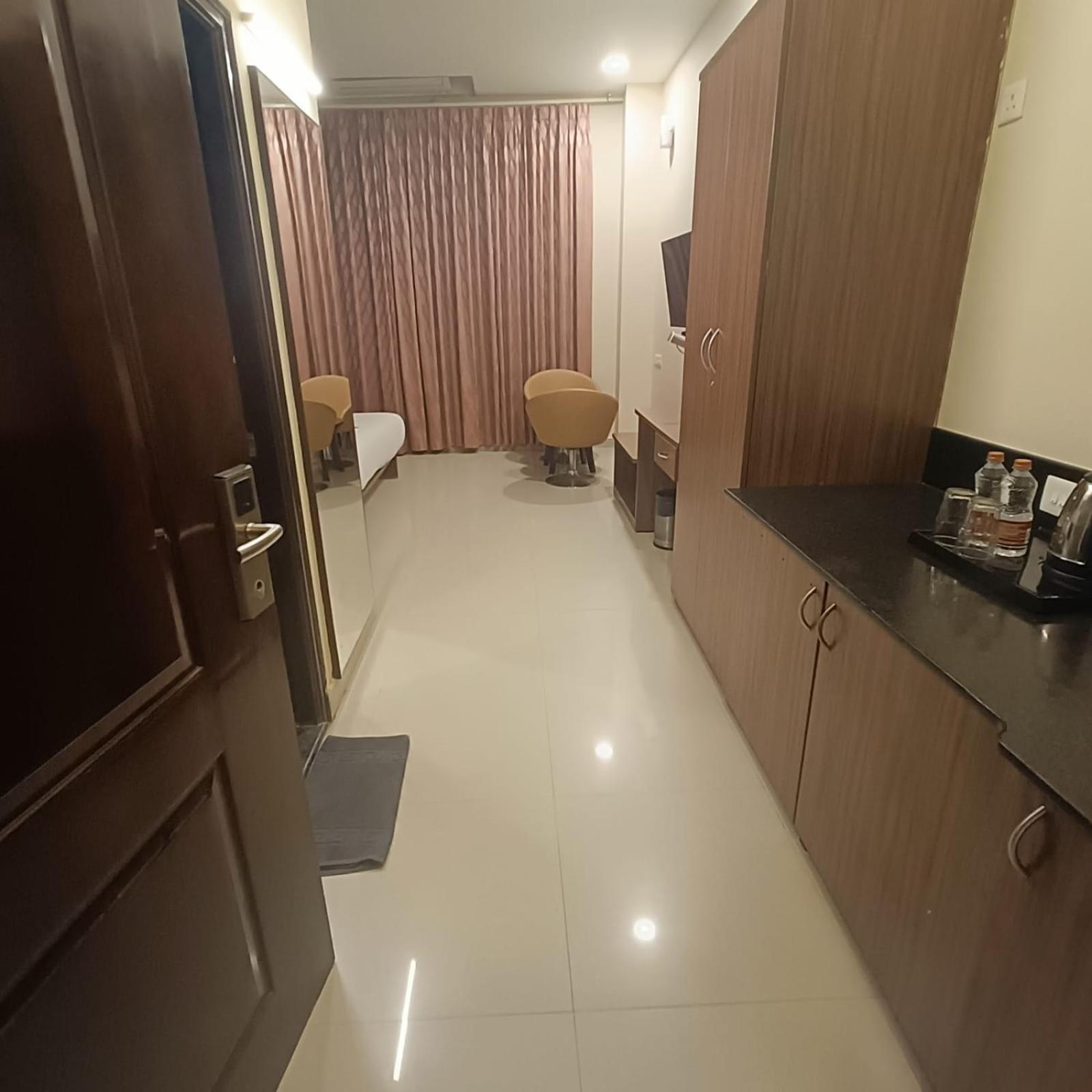 Astra Hotels & Suites Whitefield Near To Nallurahalli Metro Station And Ktpo بنغالور المظهر الخارجي الصورة