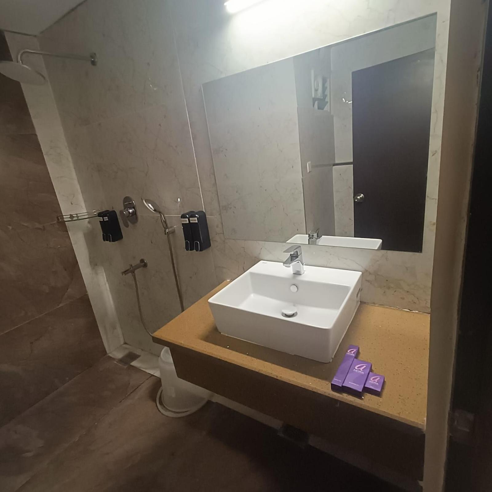 Astra Hotels & Suites Whitefield Near To Nallurahalli Metro Station And Ktpo بنغالور المظهر الخارجي الصورة